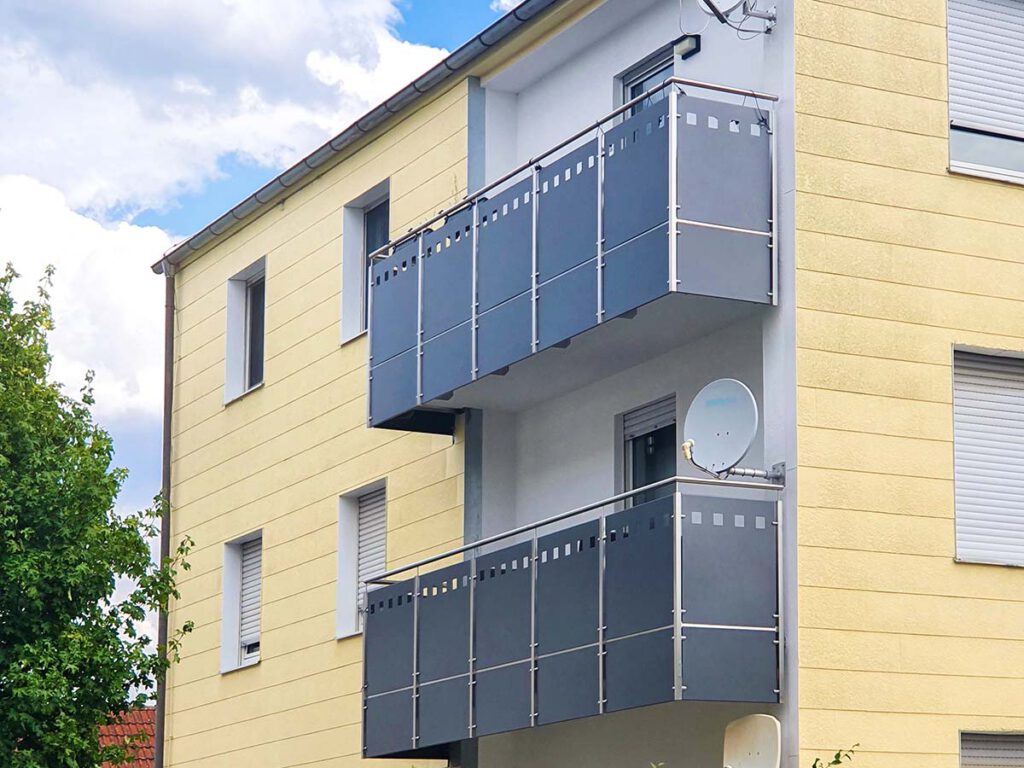 Edelstahlgelaender-Balkon-Verglasung-Nuernberg-Neumarkt-und-Umgebung-Max-Fruth-Metallbau